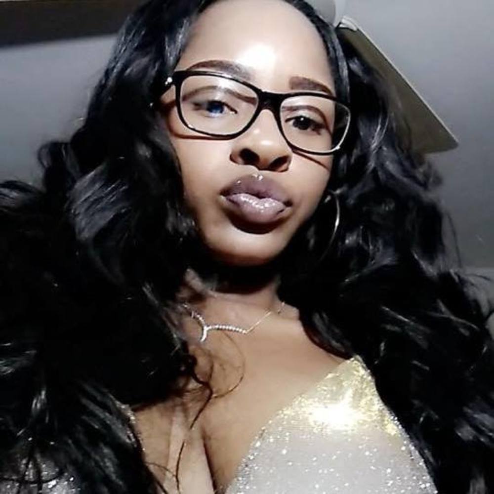 Meet your Posher, Dominique